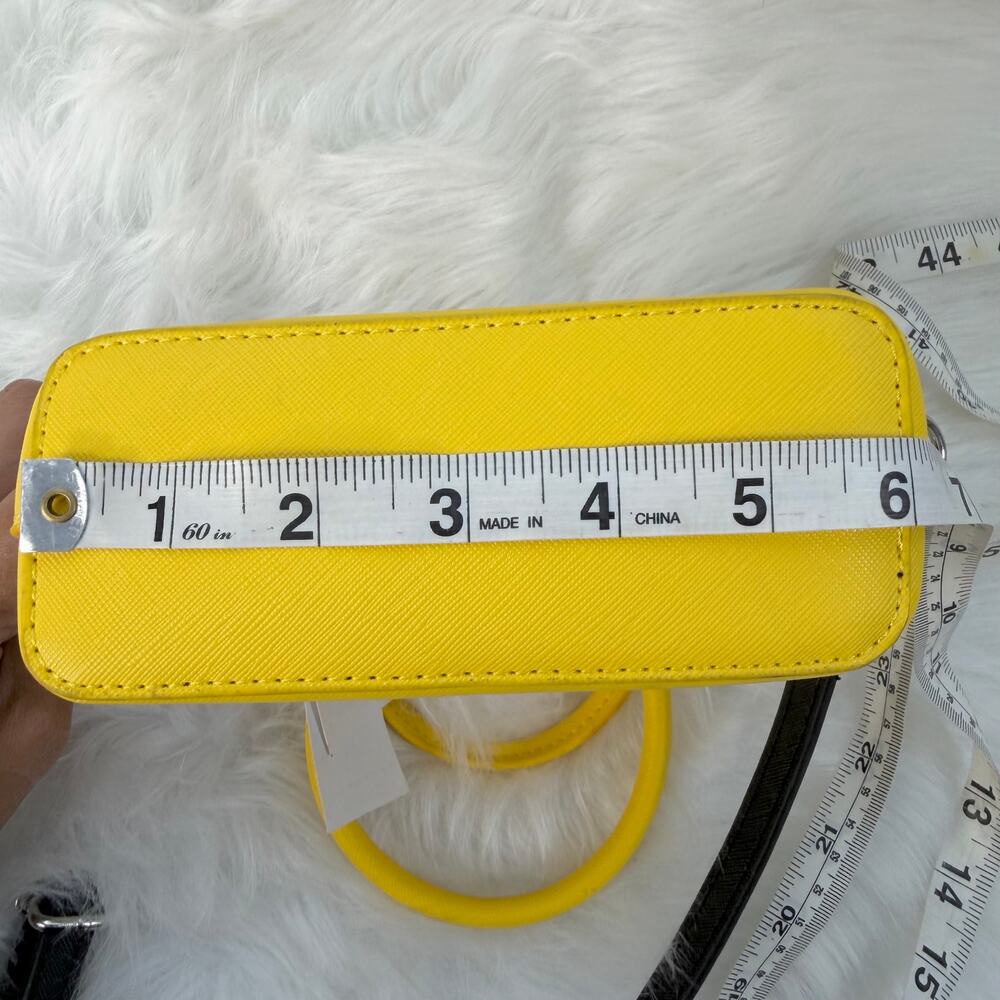 New Minion Mini Crossbody Bag From Universal Studios - Picture 7 of 11